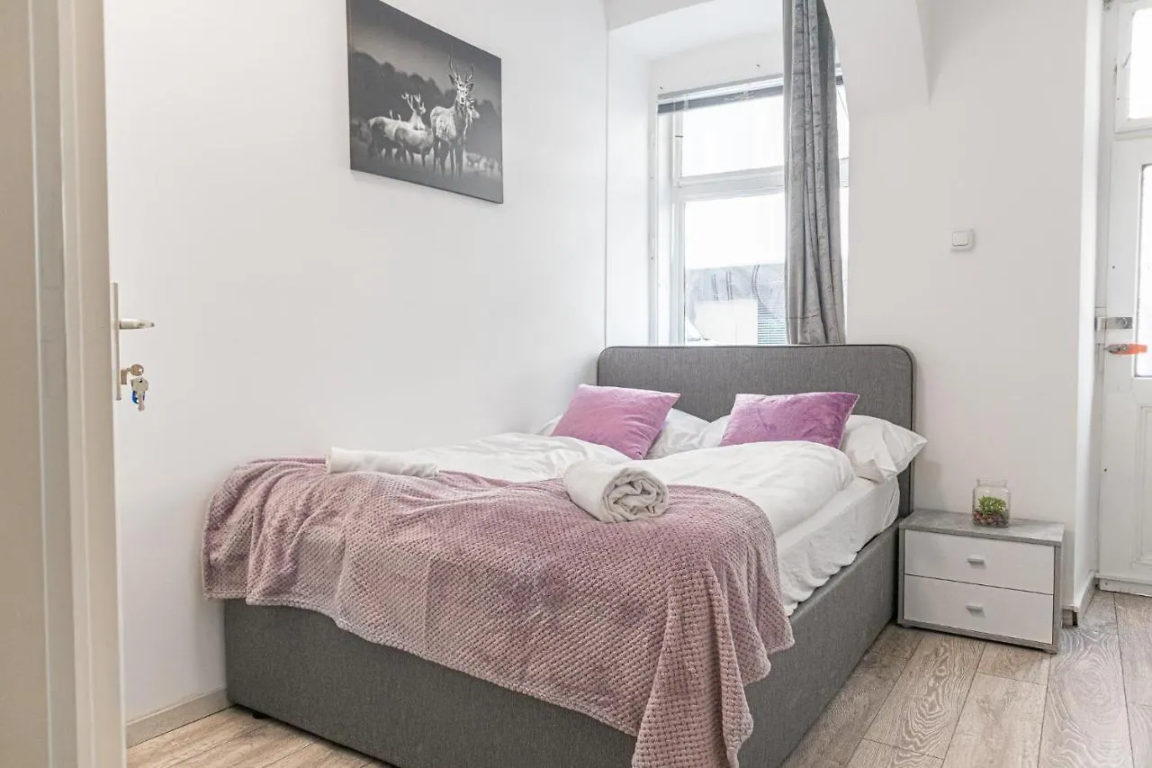 Standard 3Br Apt Near Hauptbahnhof Vienna 0*,  Austria